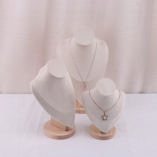 Présentoir de colliers en velours