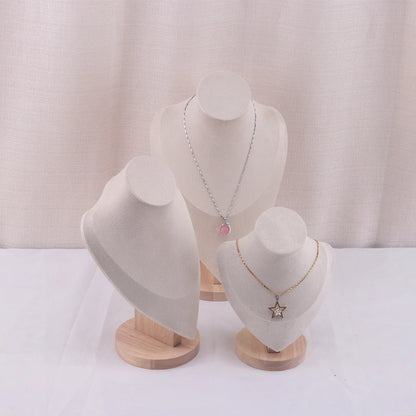 Présentoir de colliers en velours