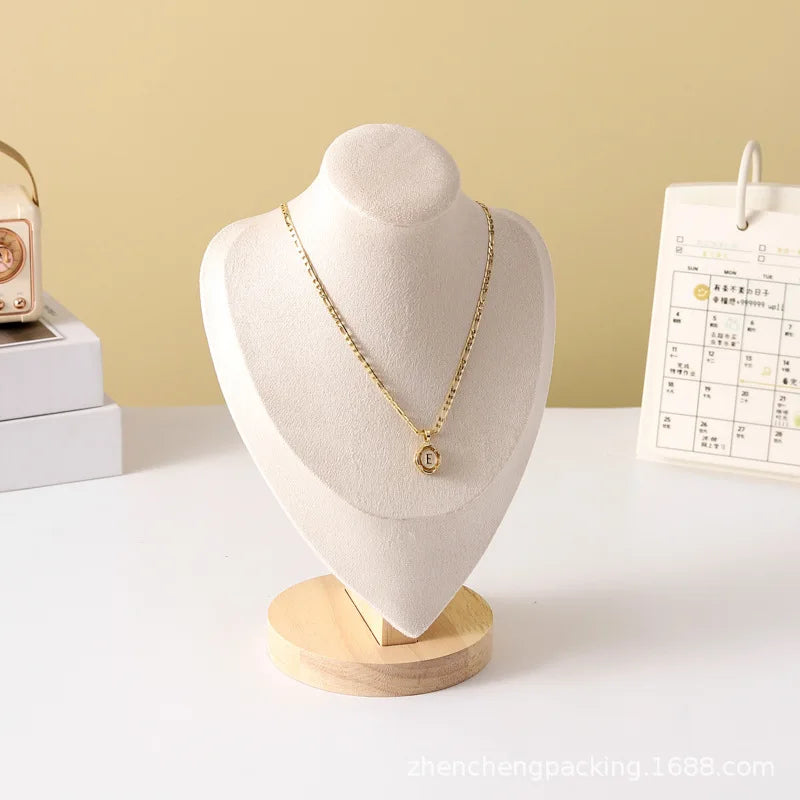 Présentoir de colliers en velours